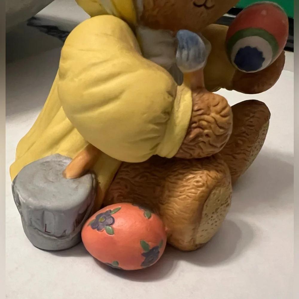 VTG Chapeau Noelle By Lucy Rigg “Alison” Bear Easter Egg Porcelain Figurine #755